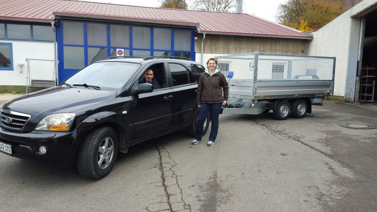 Fam. Failla holt Ihren AGADOS Atlas DSK 2600 Kg mit Winde beim Trailerbuddy ab.