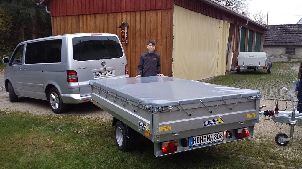 Ein weiterer zufriedener Trailerbuddy-Kunde bei der Abholung.