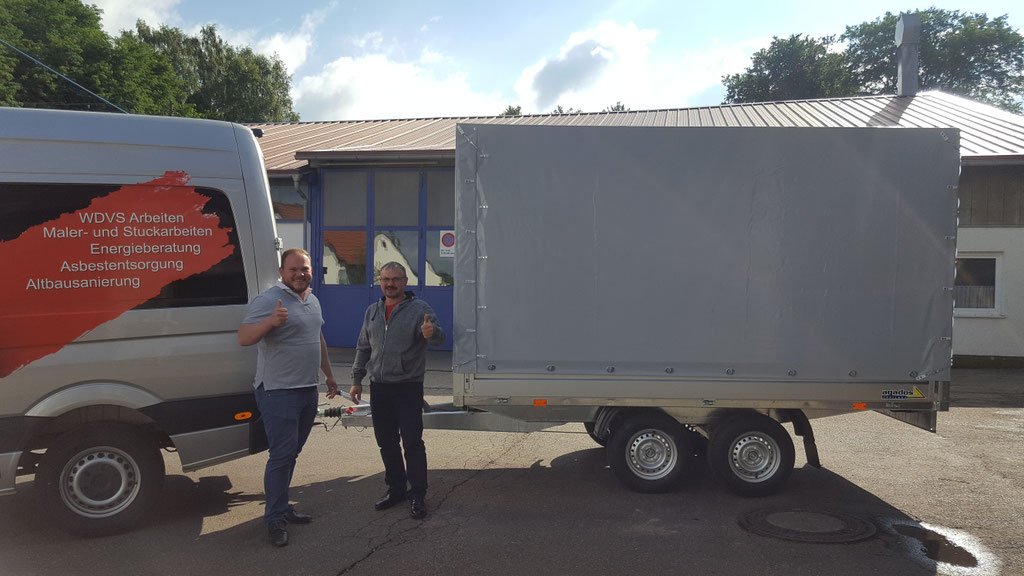 Wieder zwei glückliche Trailerbuddy Kunden mit Ihrem neuen Agados DONA VZ 33.