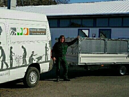 Ein weiterer zufriedener Trailerbuddy-Kunde bei der Abholung.