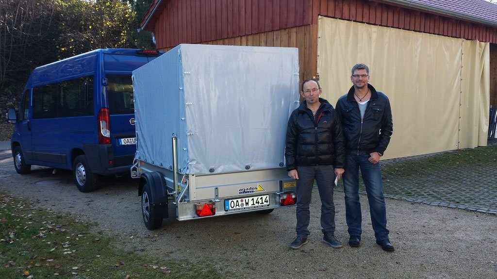 Ein weiterer zufriedener Trailerbuddy-Kunde bei der Abholung.