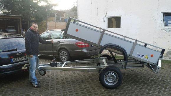 Herr Arendt ist jetzt stolzer Besitzer eines VZ 26 Kipper 1300 Kg.