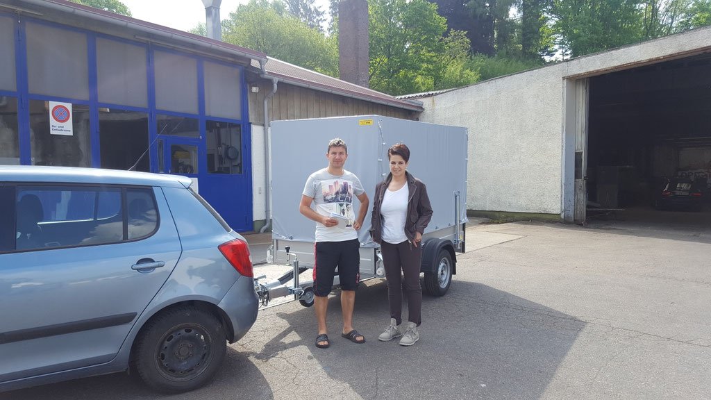 Die zwei netten Erzgebirgler holen Ihren Trailerbuddy AGADOS VZ 26 Alux ab.