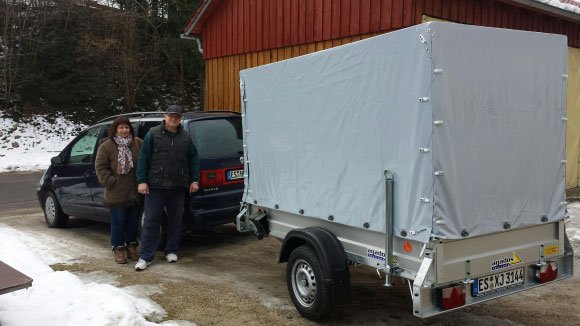 Herr Konkoly mit Frau bei der Abholung Ihres neuen VZ 26 ALU Vollausstattung.