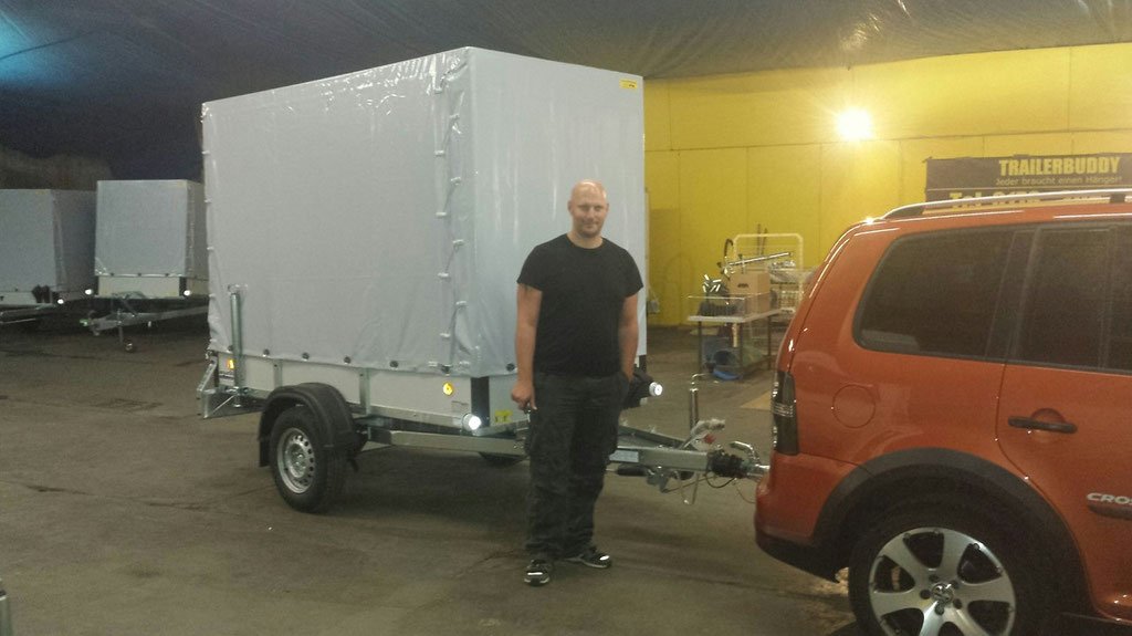 Ein VZ 26 Kipper wird von einem neuen Trailerbuddy Kunden abgeholt.